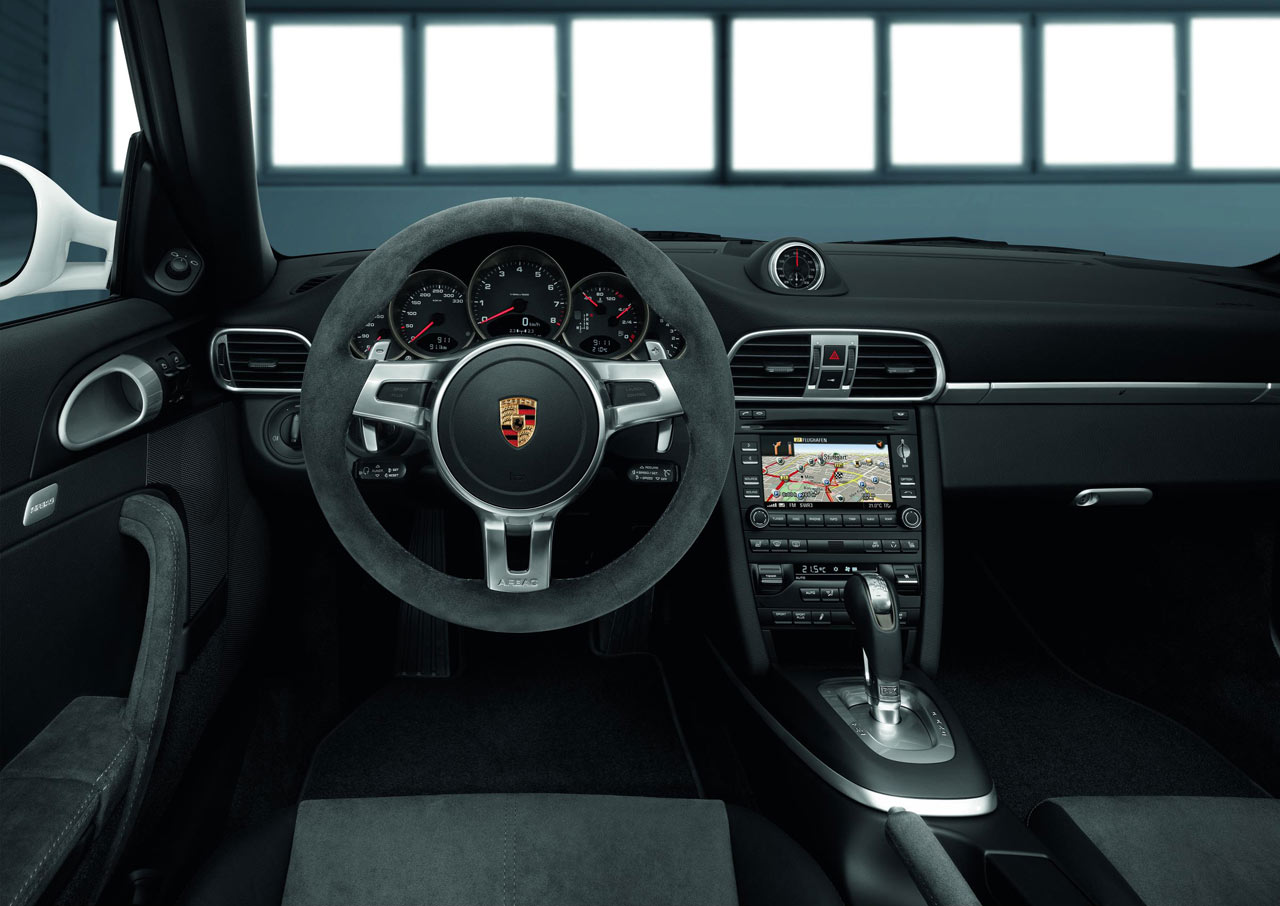 Porsche-911-Carrera-GTS-Interior-lg